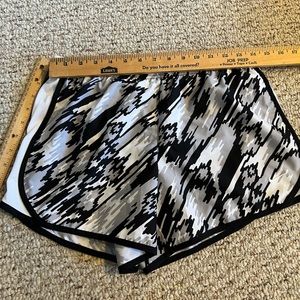 NIKE Dri-Fit Youth Girls Athletic Shorts Size XL